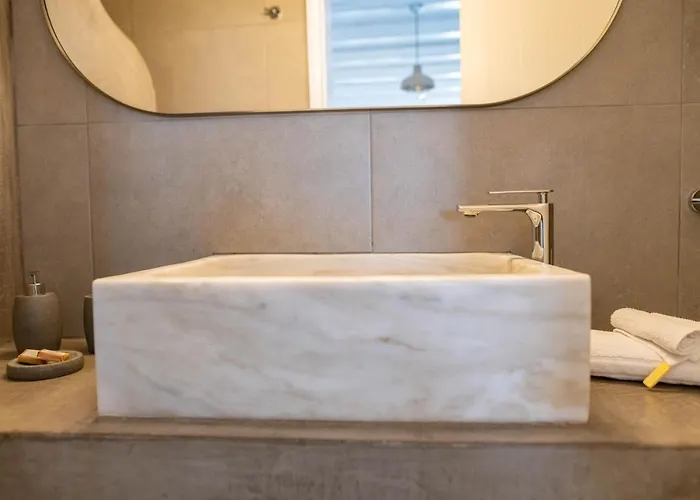 Lemon Tree Apartment *