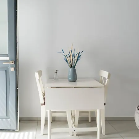 Lemon Tree Apartment